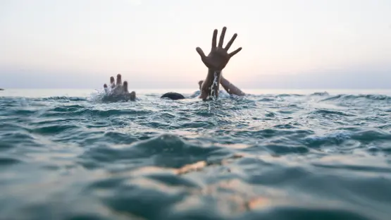 شاطئ مارتيل يلفظ جثة شاب بدون رأس